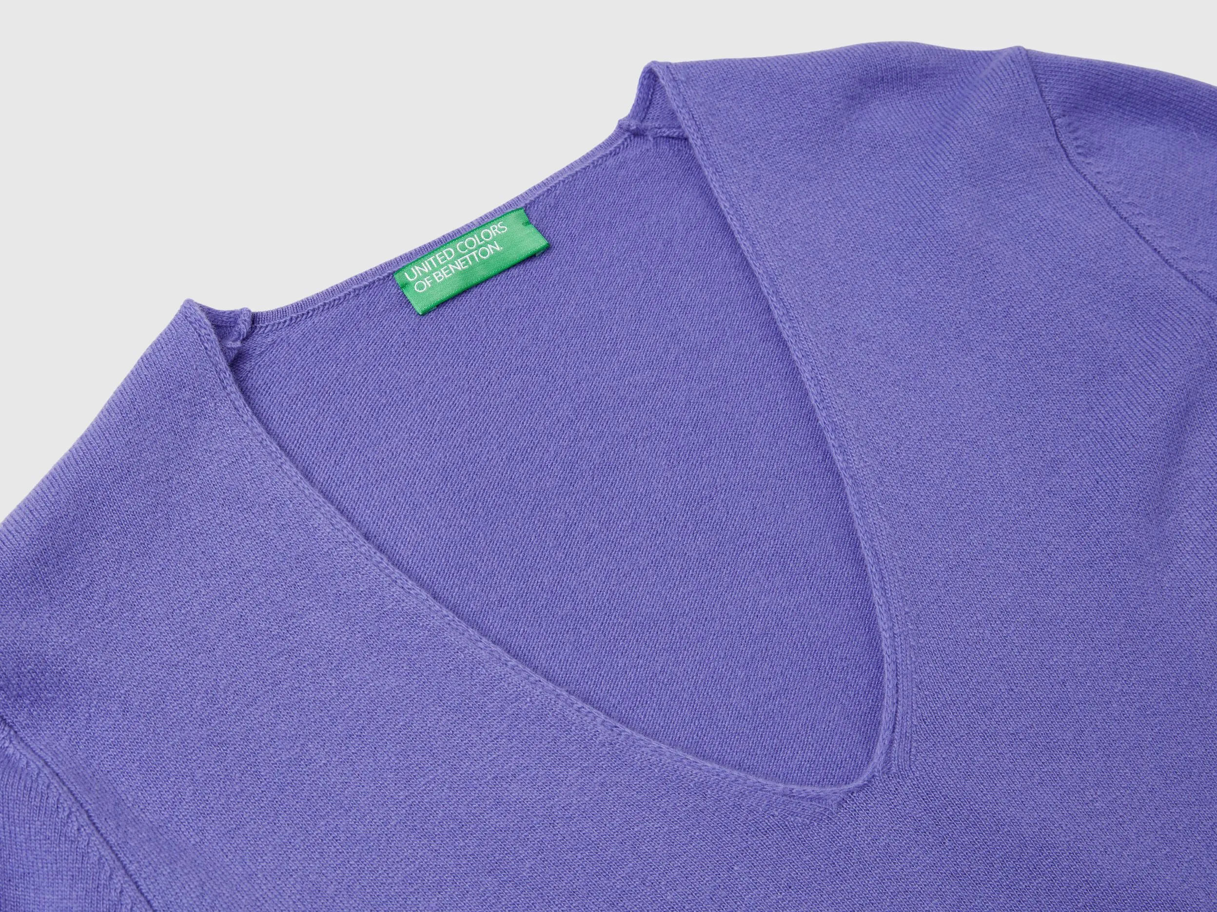 Purple V-neck sweater in pure Merino wool - Purple | Benetton