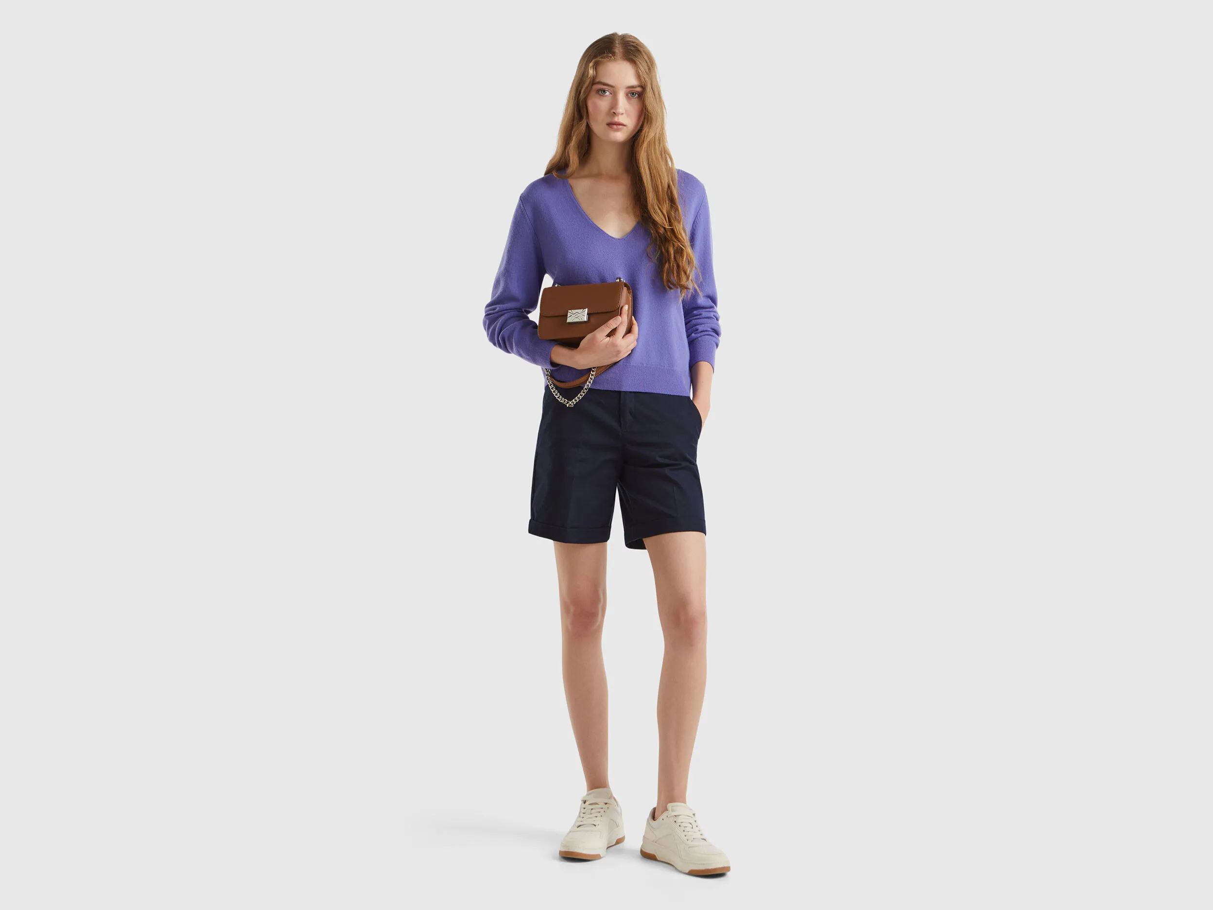 Purple V-neck sweater in pure Merino wool - Purple | Benetton