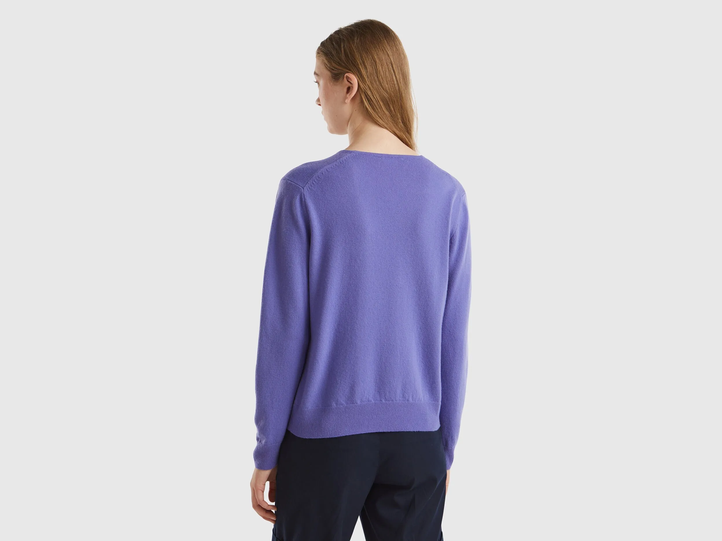 Purple V-neck sweater in pure Merino wool - Purple | Benetton