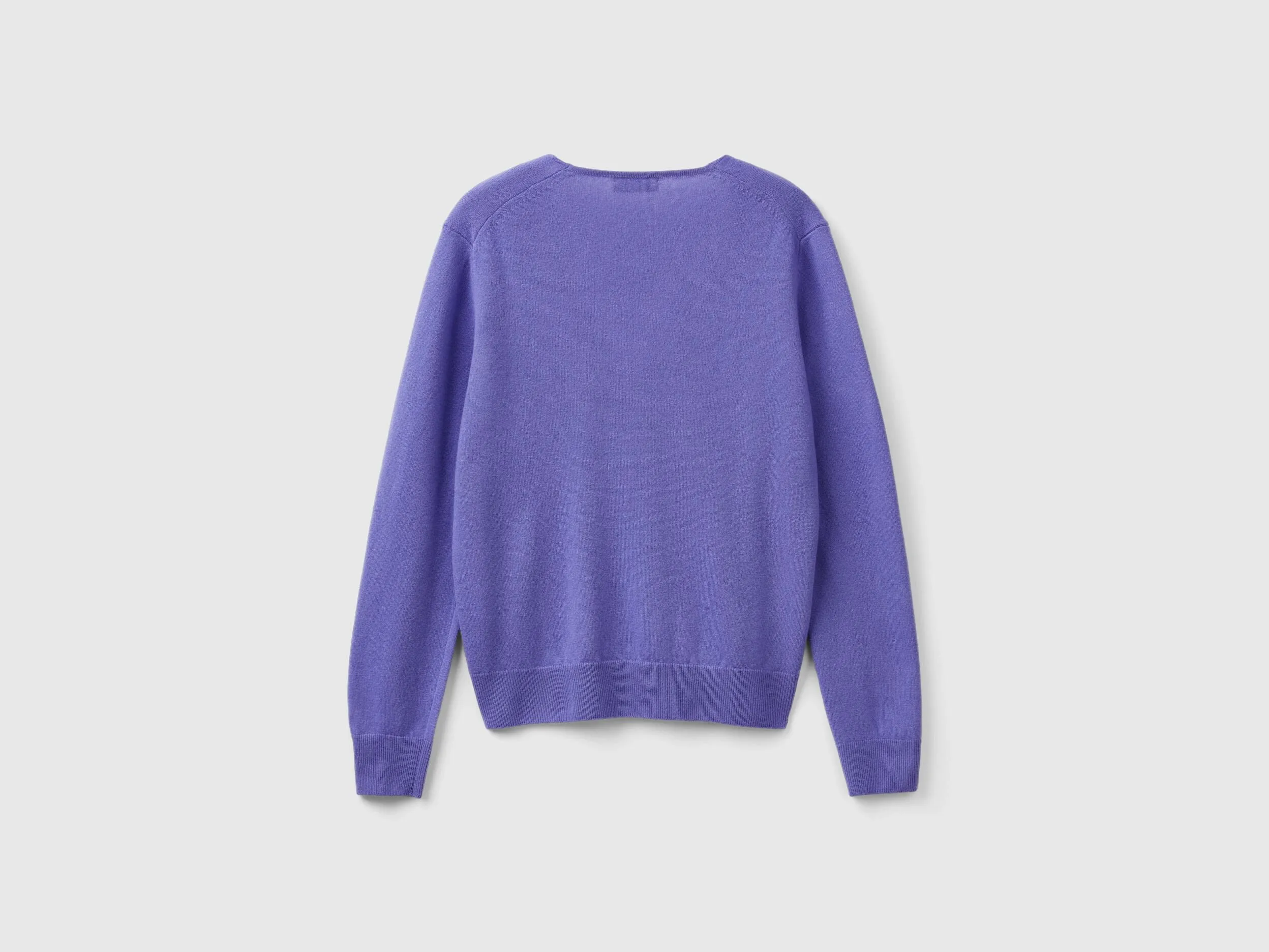 Purple V-neck sweater in pure Merino wool - Purple | Benetton