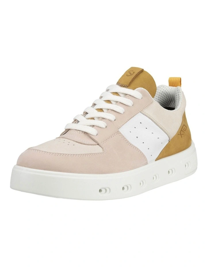 Street 720 Sneaker in Pink